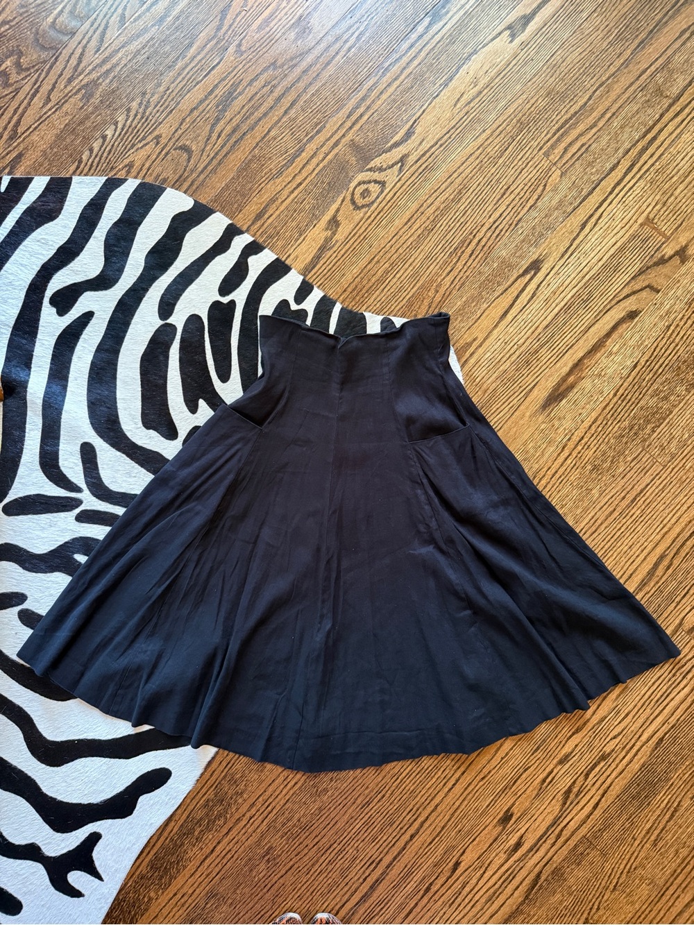 Emmy Design Sweden - Black A-Line Midi Skirt - Flared Silhouette